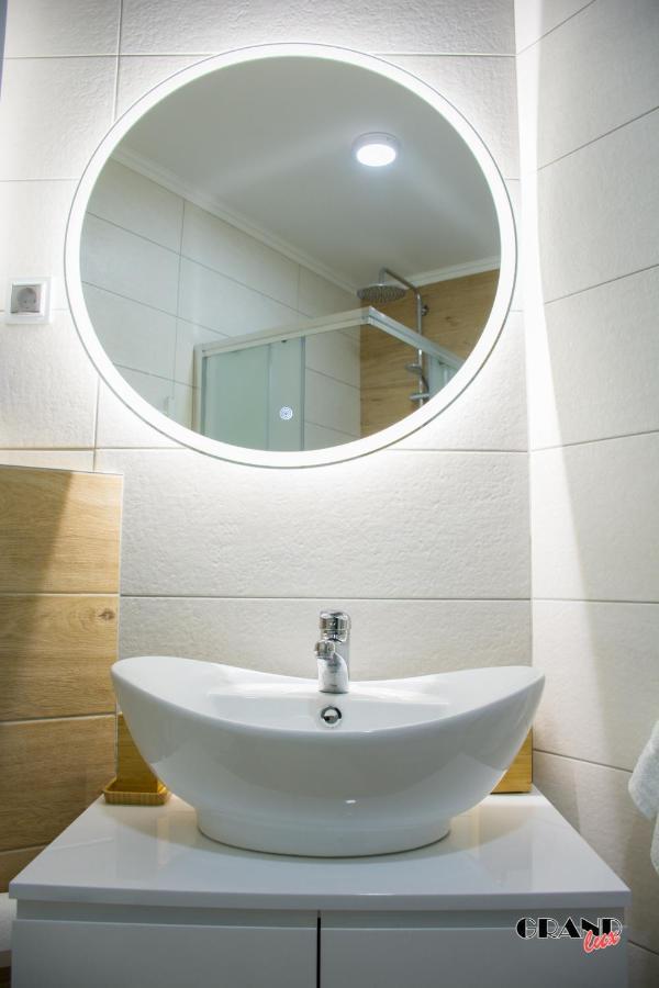 Grand Lux Apartment Добой Экстерьер фото