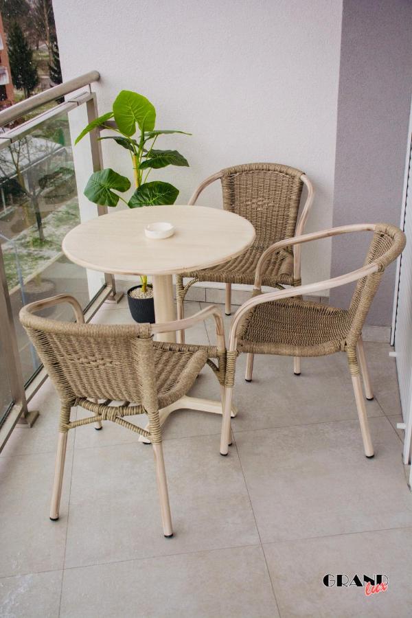 Grand Lux Apartment Добой Экстерьер фото