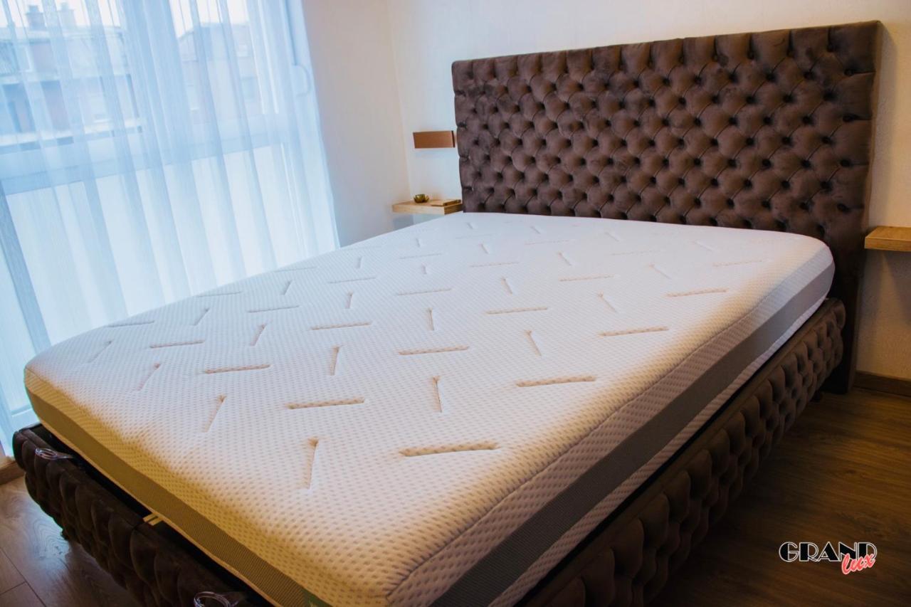 Grand Lux Apartment Добой Экстерьер фото